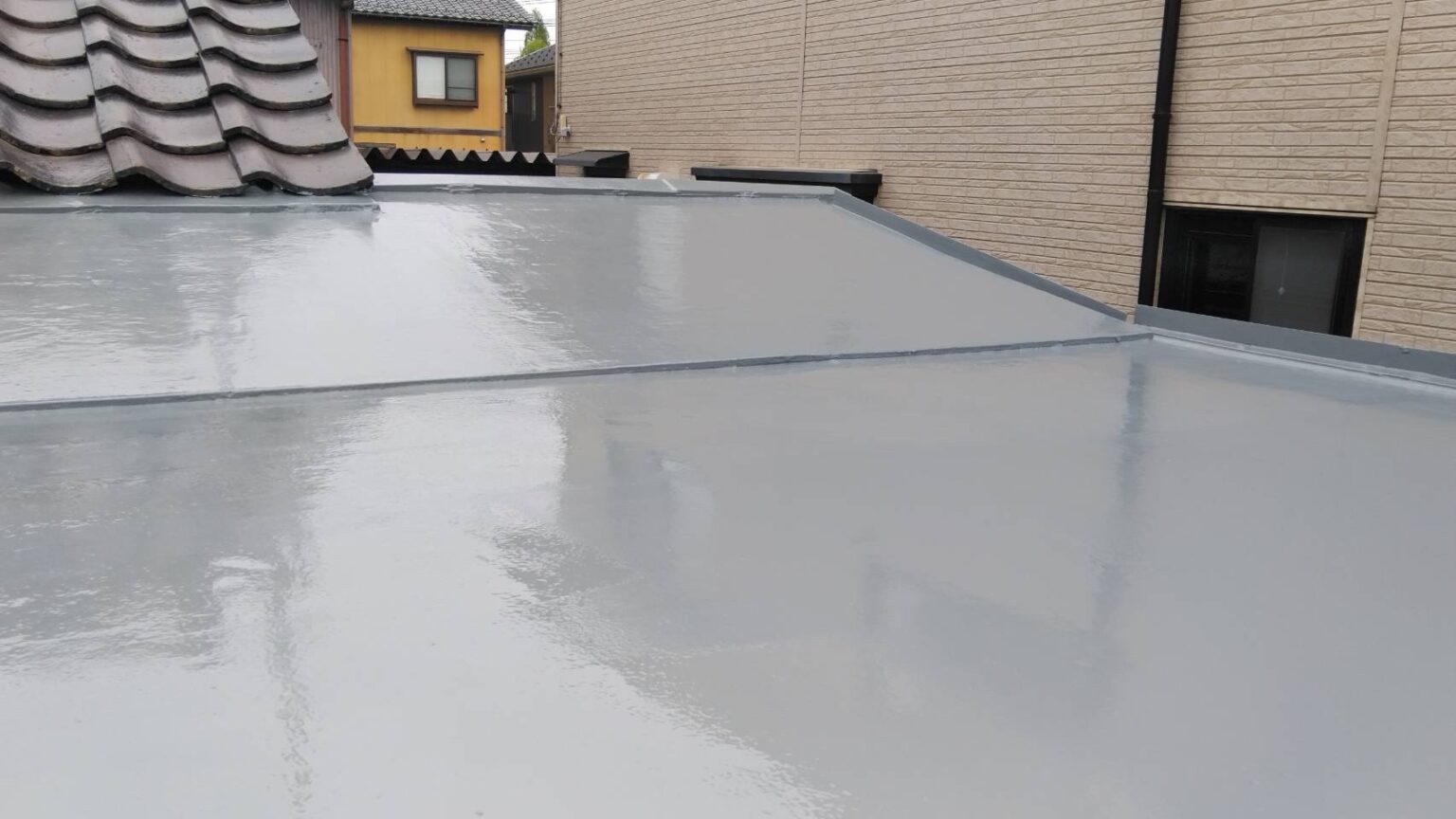 取り合いにある箱樋に注意!! 屋根工事 防水施工|活動ブログ|富山ペイントセンター|外壁塗装・屋根塗装・リフォーム専門店