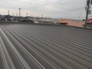 富山市　中田町　店舗　折半屋根塗装工事